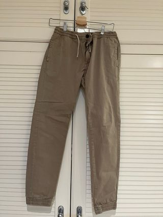 Pantalones beige Álvaro Moreno
