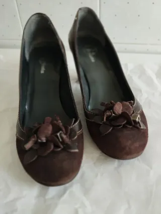 Zapatos de salón marrones talla 36