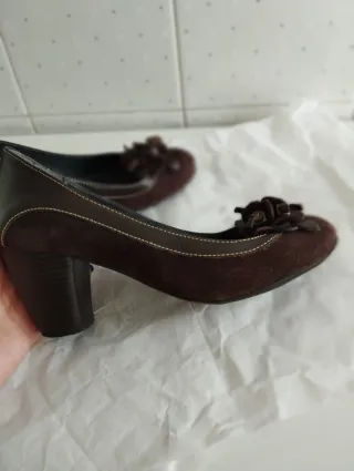 Zapatos de salón marrones talla 36