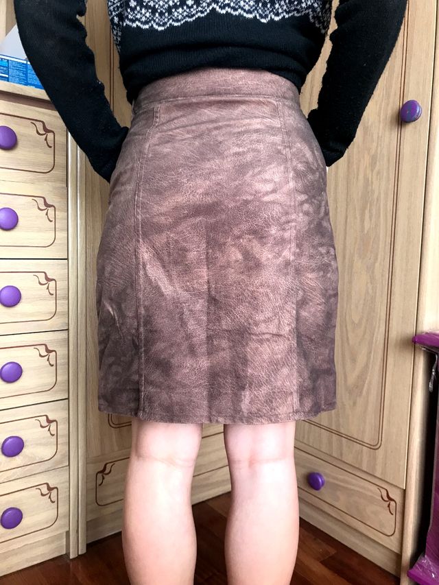 Falda elegante marrón