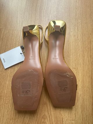 Sandalias doradas tacón