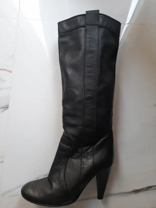 Botas de tacón de piel negras