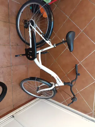 Bicicleta de paseo blanca