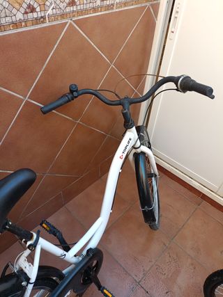 Bicicleta de paseo blanca