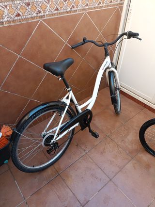 Bicicleta de paseo blanca