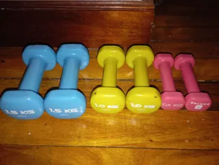 3 pares de mancuernas 0.5kg, 1kg, 1.5kg