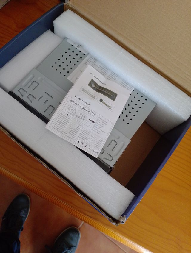 Radio MP5 con pantalla extraíble