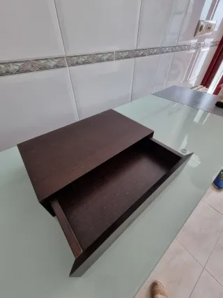 Comodini sospesi in legno