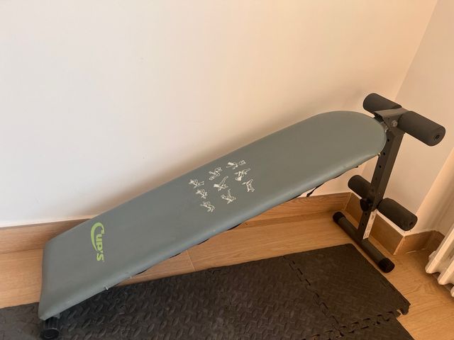 Banco de abdominales ajustable