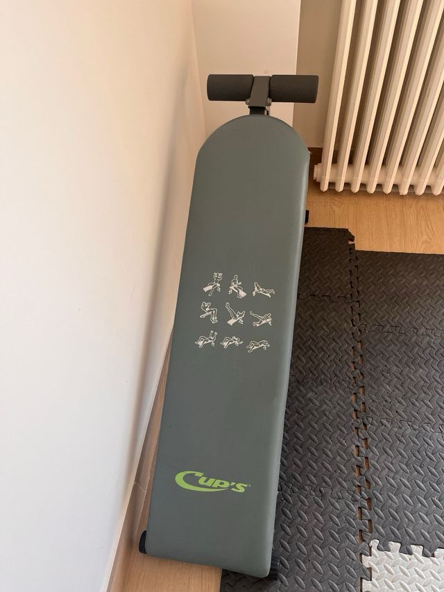 Banco de abdominales ajustable