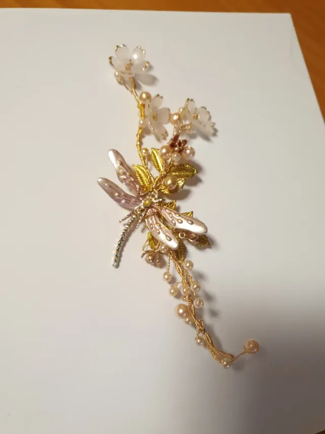 Tiara tocado de pelo con libélula y flores comunió