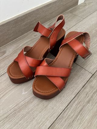 Sandalias tacón ancho marrón teja