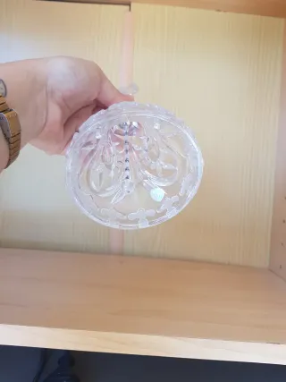 Campanilla de cristal decorada