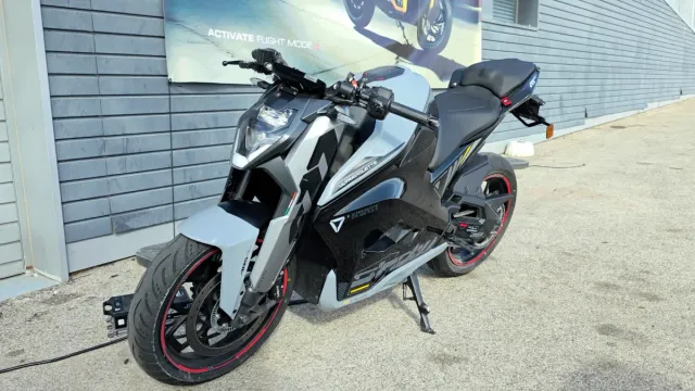 Ultraviolette F77 (125cc) Moto Eléctrica