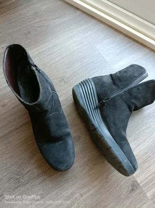 Botas negras con Gore-Tex, talla 39.