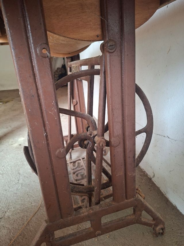 Mesa antigua máquina de coser Sigma