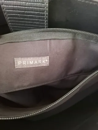 Bolso negro de mano y hombro