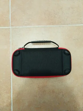 Funda Nintendo Switch Negra y Roja