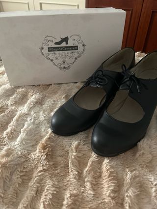 Zapatos Sevillana Talla  41
Marca, Begoña CERVERA