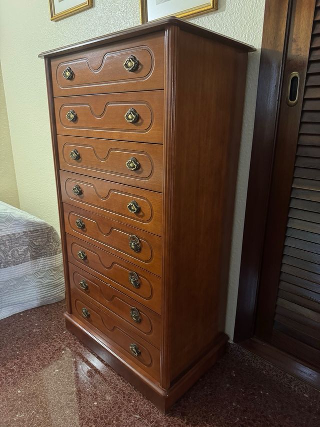 Cómoda de madera con 8 cajones