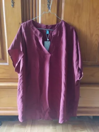 Blusa de Emery Rose con etiquetas