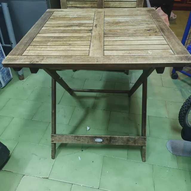 5. Tavolo pieghevole in legno