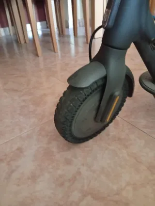Patinete eléctrico negro