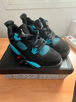 Jordan 4 Negro y Azul