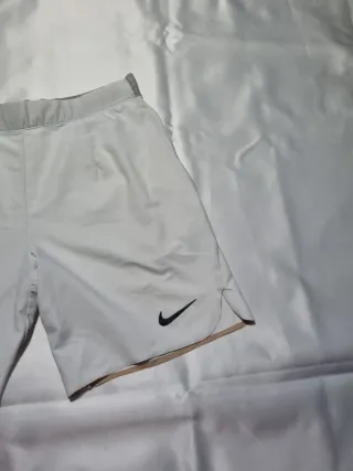 Pantaloncini Nike bianchi taglia 12 anni