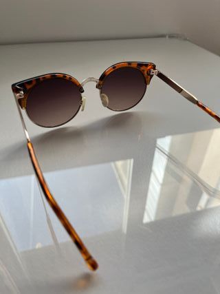Gafas de sol Stradivarius tortuga y oro