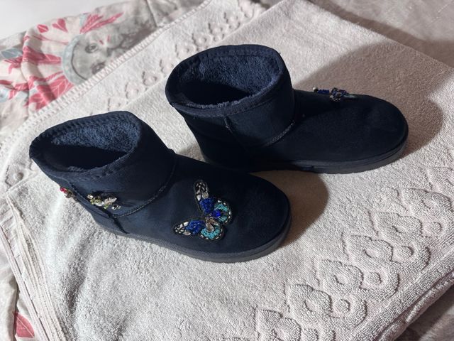 Botas niña azul con mariposas