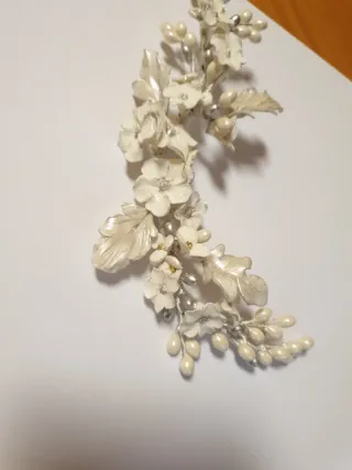 Tiara Flores Porcelana Plata y Blanco