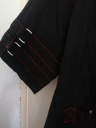 Camisa gótica/punk negra con cremalleras