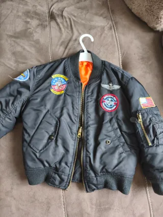 Cazadora Bomber Negra con Forro Naranja