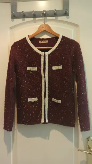 Chaqueta punto burdeos y dorada