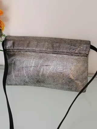 Pieschi tracolla/ pochette in vera pelle laminata