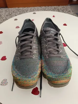 Zapatillas Nike grises y multicolor