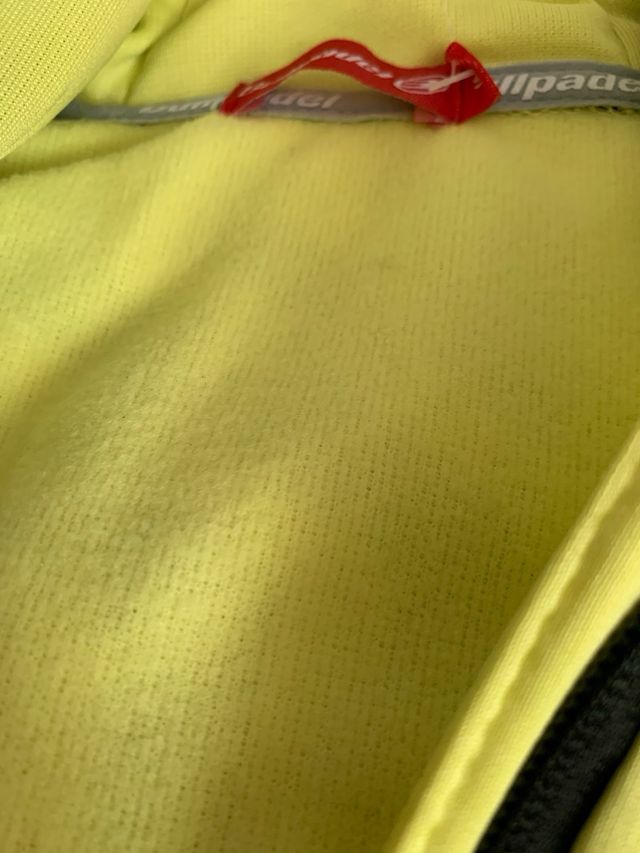 Chaqueta Bullpadel World Padel Tour Negra Amarilla