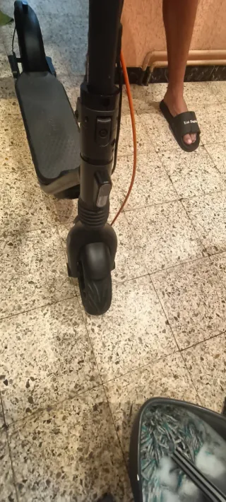 Patinete Eléctrico Negro marca ninbot.