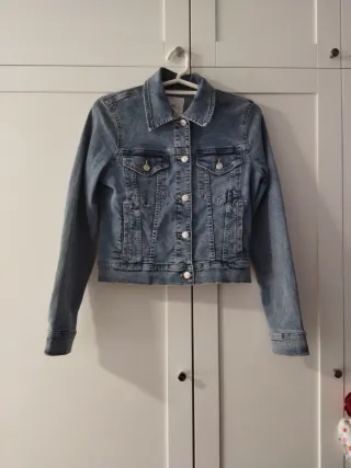 Chaqueta vaquera azul.  Muy bien cuidada