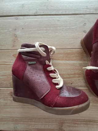 Zapatillas cuña burdeos y rojas