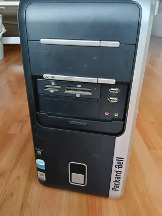 Torre Ordenador Negra y Plateada