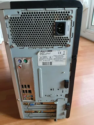 Torre Ordenador Negra y Plateada