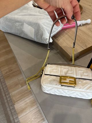 Borsetta Fendi bianca con dettagli oro