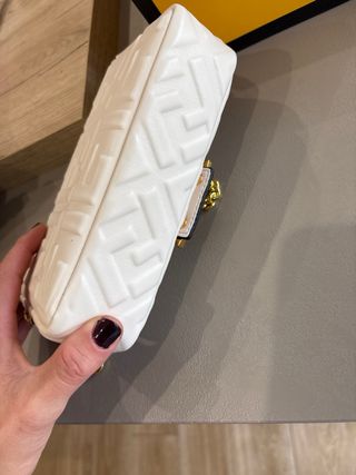 Borsetta Fendi bianca con dettagli oro