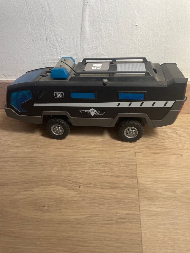 Camión de policía 58