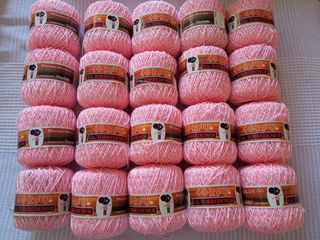 20 ovillos hilo rosa claro