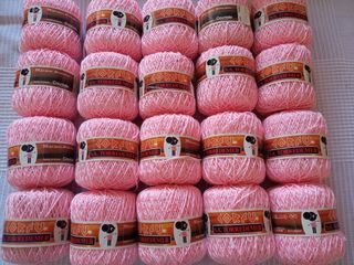 20 ovillos hilo rosa claro