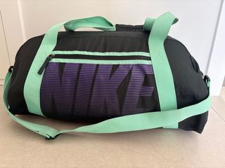 Bolsa de Deporte Nike Negra y Morada