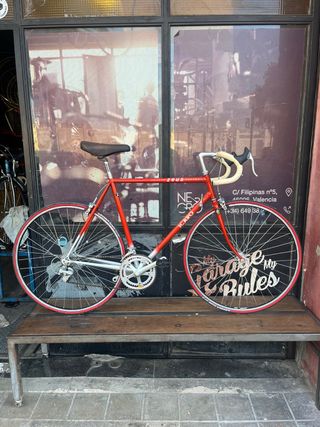 Bicicleta de carretera Zeus Roja